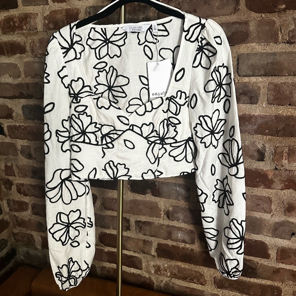 NWT & Other Stories Los Angeles Atelier Black & White Flower Cropped Blouse